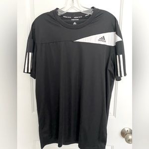 Men’s athletic shirt size L